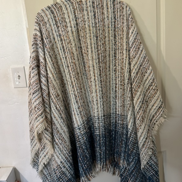 Steve Madden poncho - Picture 4 of 6